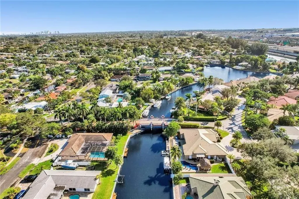 2030 SW 62nd Avenue Plantation FL 33317