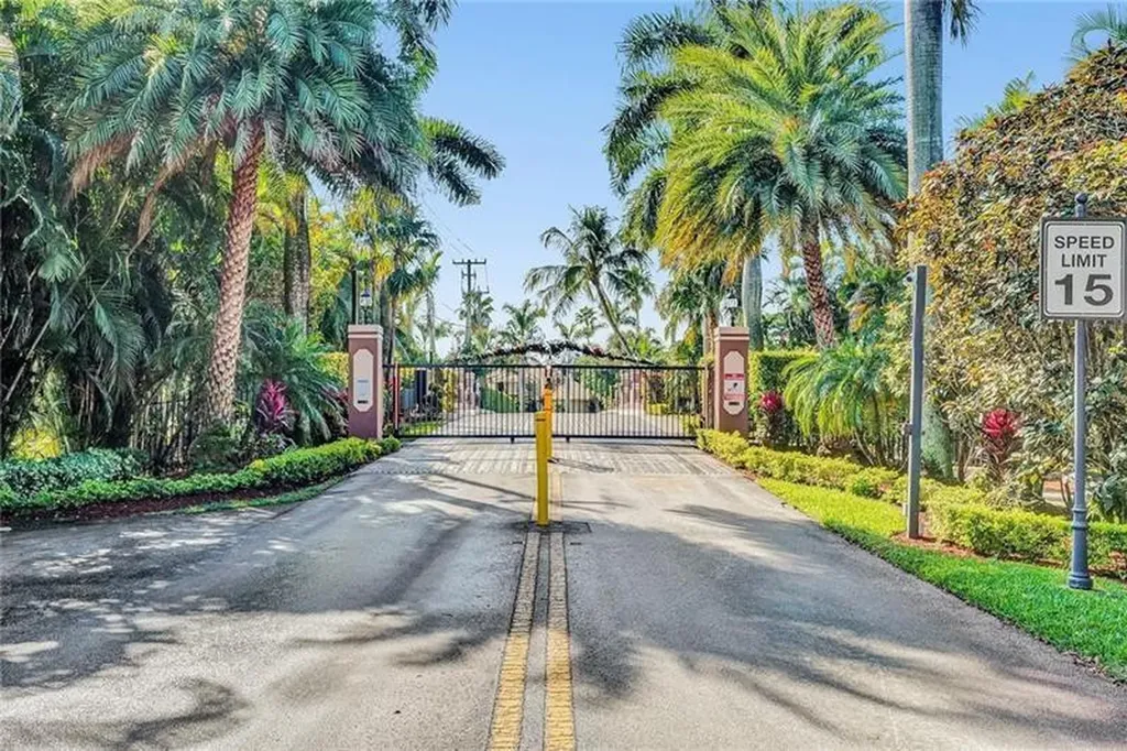 2030 SW 62nd Avenue Plantation FL 33317
