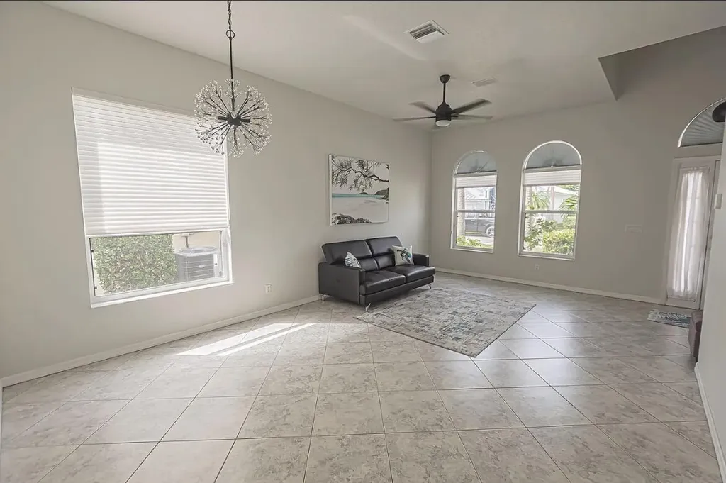 615 NW Monticello Port St Lucie FL 34986