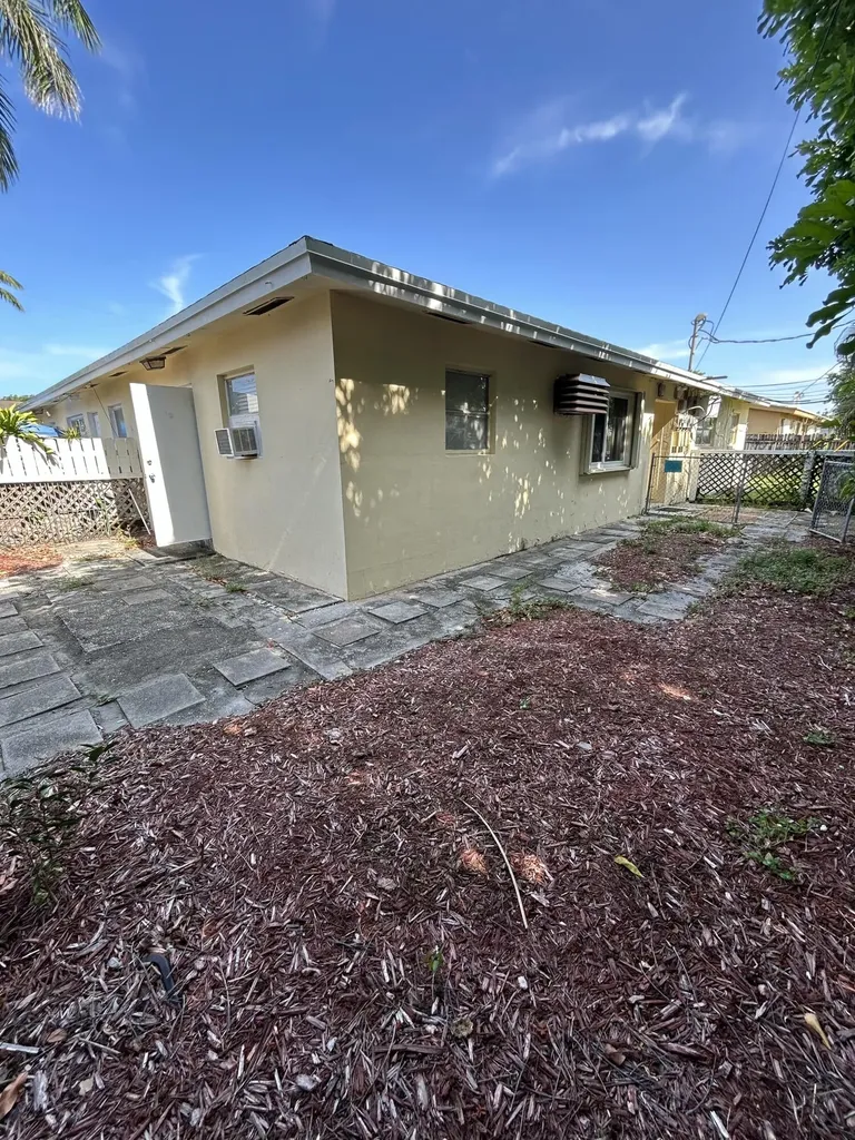 5881 NE 18th Avenue Fort Lauderdale FL 33334