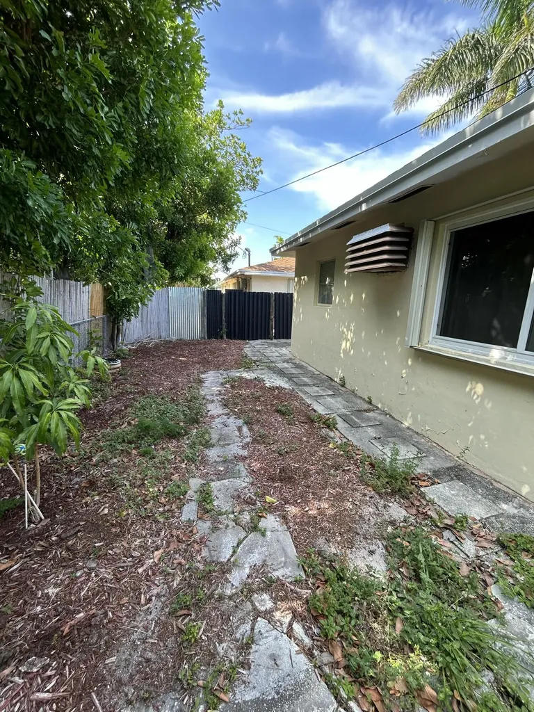 5881 NE 18th Avenue Fort Lauderdale FL 33334