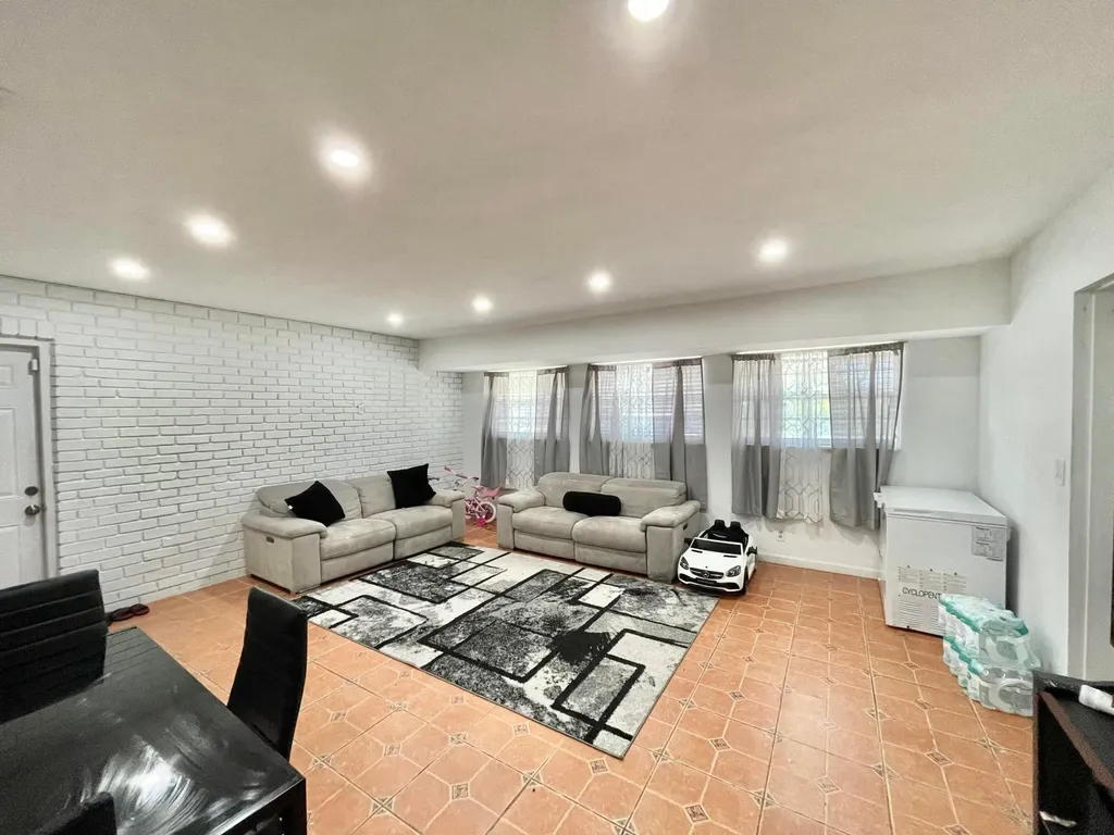 1478 NE 56th Street Fort Lauderdale FL 33334