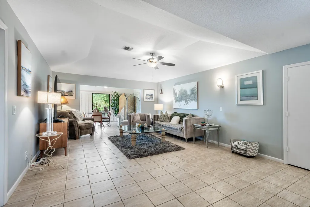 6403 Eastpointe Pines Street Palm Beach Gardens FL 33418