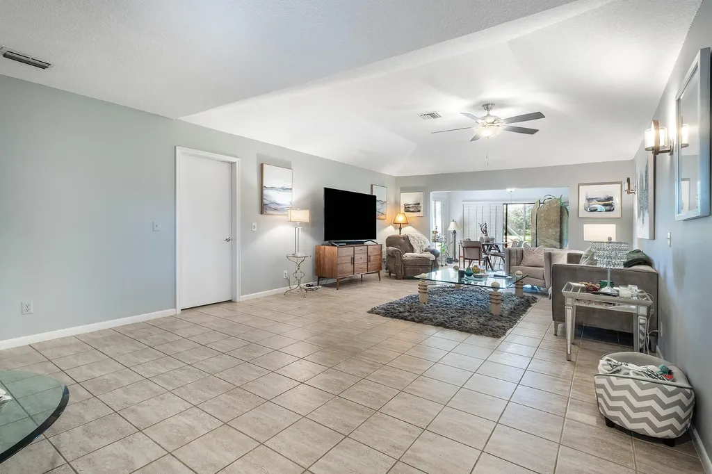 6403 Eastpointe Pines Street Palm Beach Gardens FL 33418