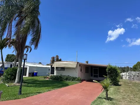 8379 SE Eagle Avenue Hobe Sound FL 33455