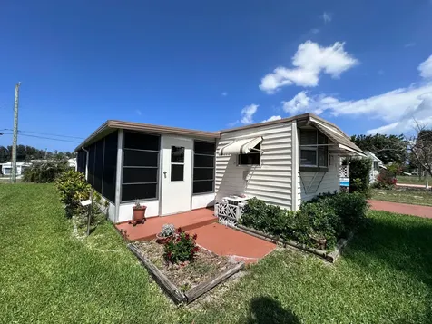 8379 SE Eagle Avenue Hobe Sound FL 33455