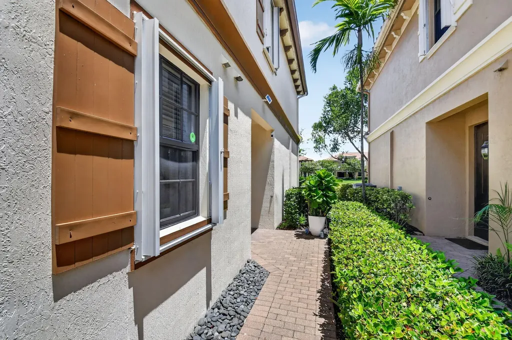 10139 Wellington Parc Drive Wellington FL 33449