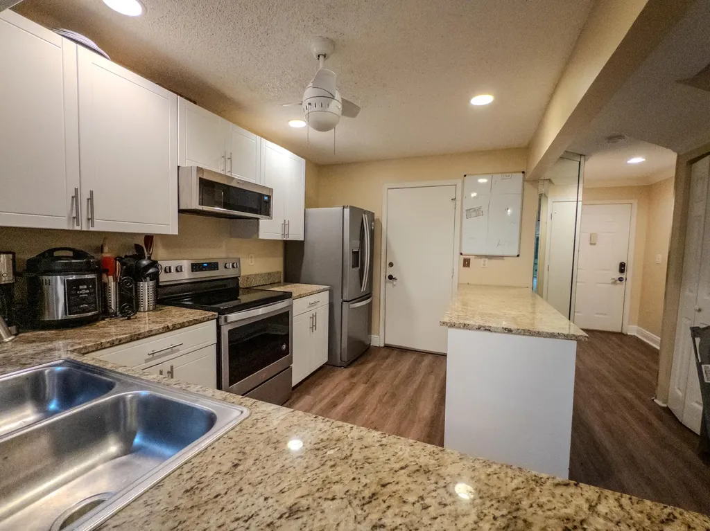 2011 E Discovery Circle E Deerfield Beach FL 33442
