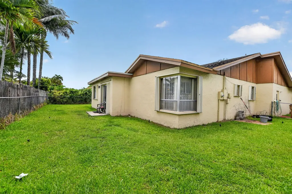 3857 NW 1st Place Deerfield Beach FL 33442