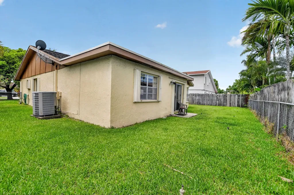 3857 NW 1st Place Deerfield Beach FL 33442