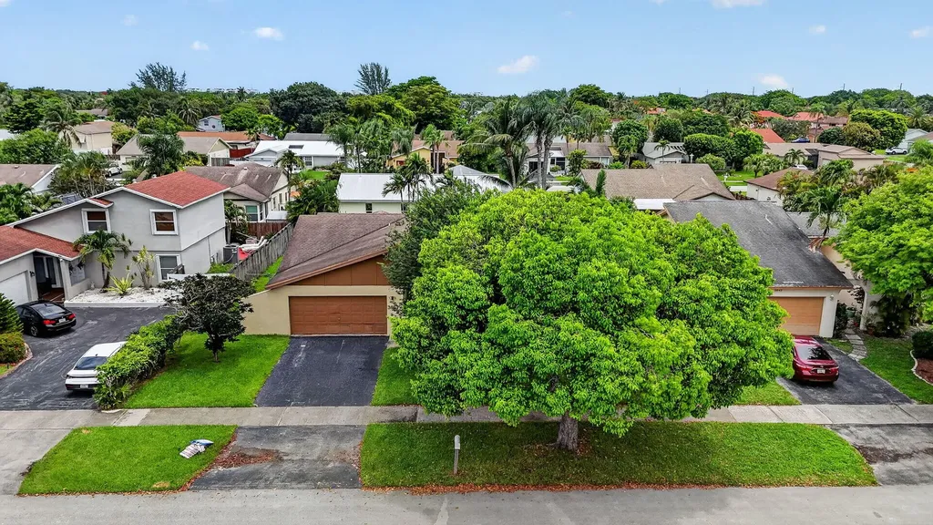 3857 NW 1st Place Deerfield Beach FL 33442