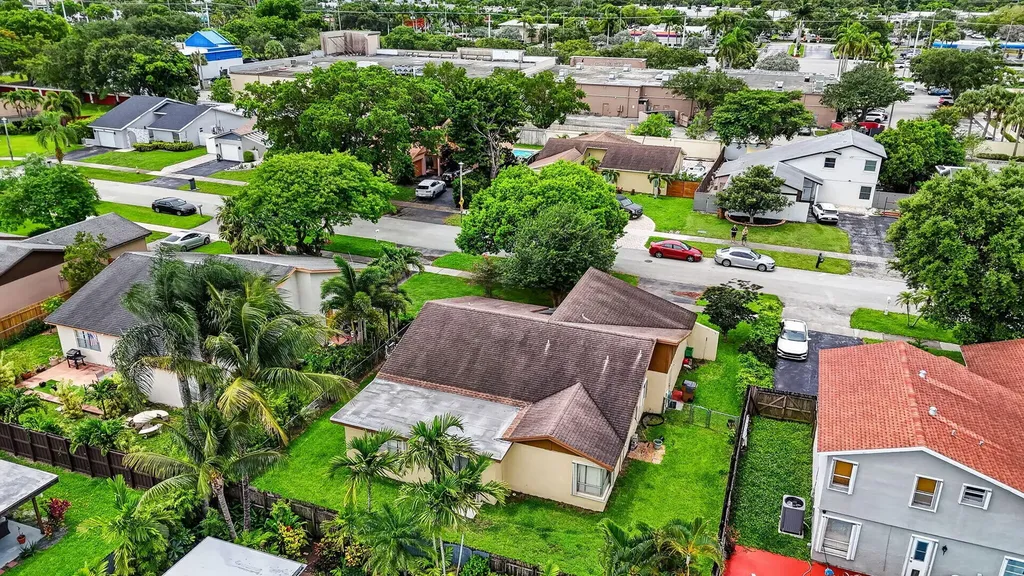 3857 NW 1st Place Deerfield Beach FL 33442
