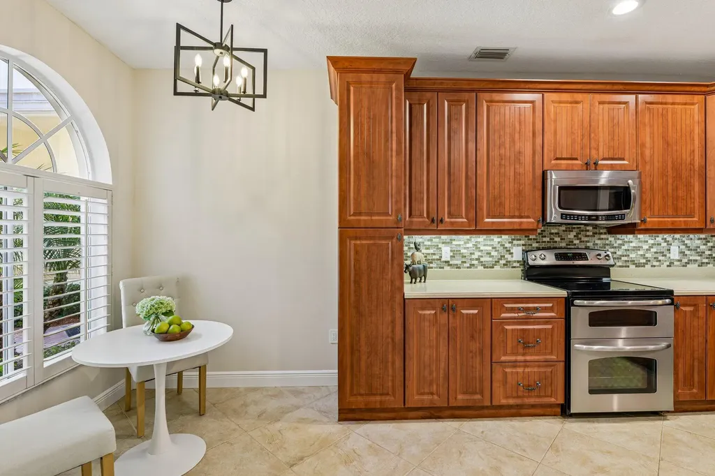 692 W Palm Aire Drive Pompano Beach FL 33069