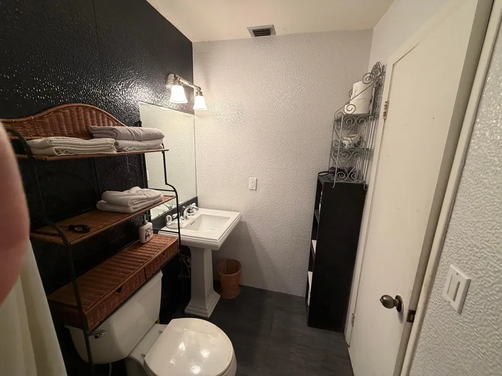 42 SW 6th Street Dania Beach FL 33004