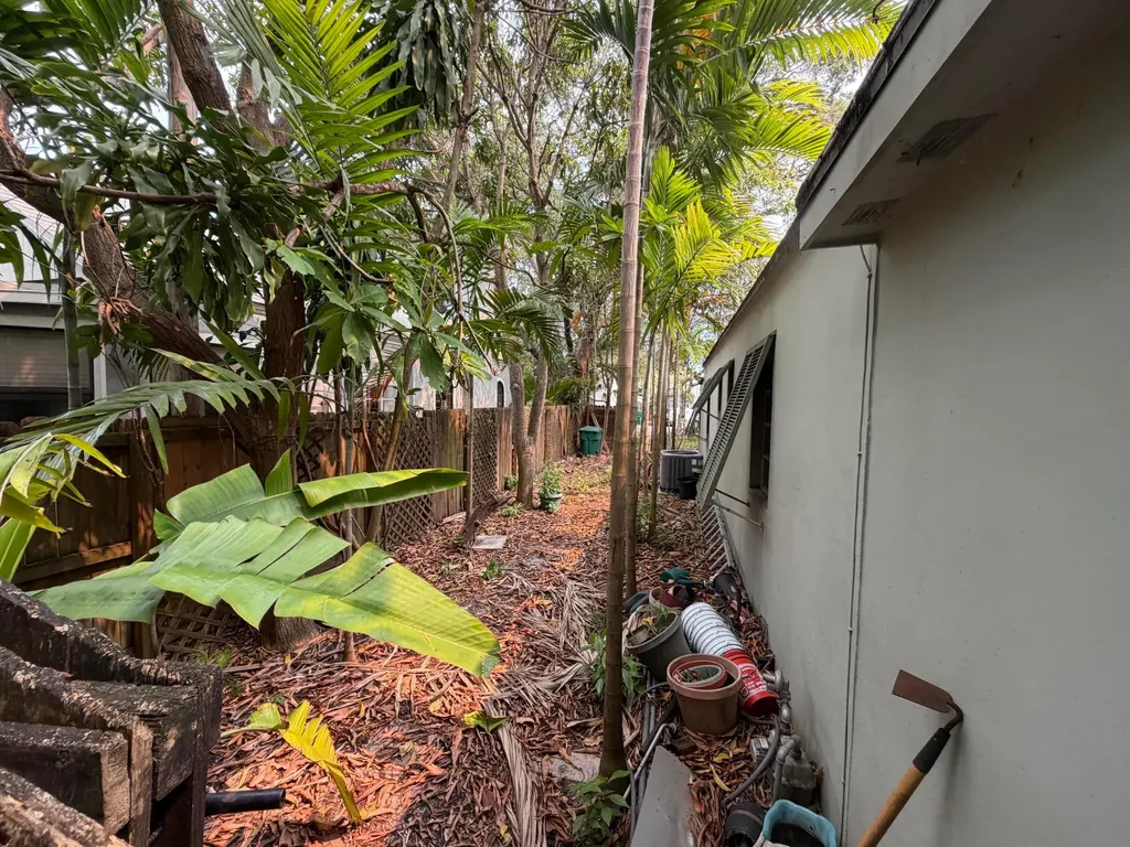 42 SW 6th Street Dania Beach FL 33004