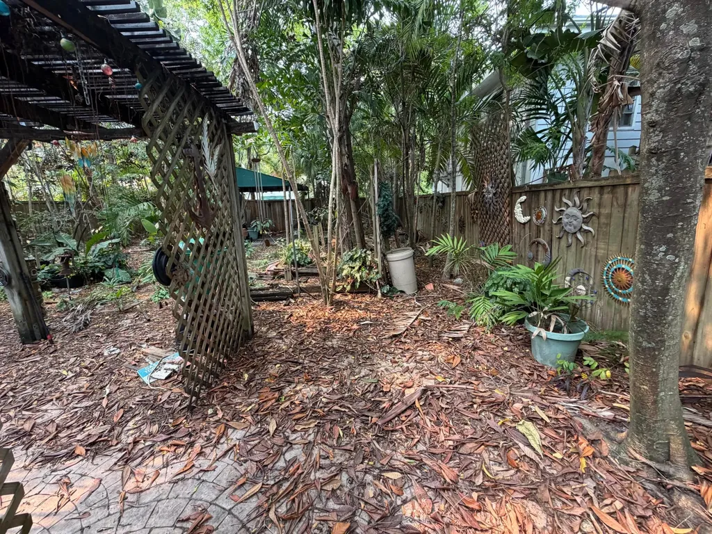 42 SW 6th Street Dania Beach FL 33004