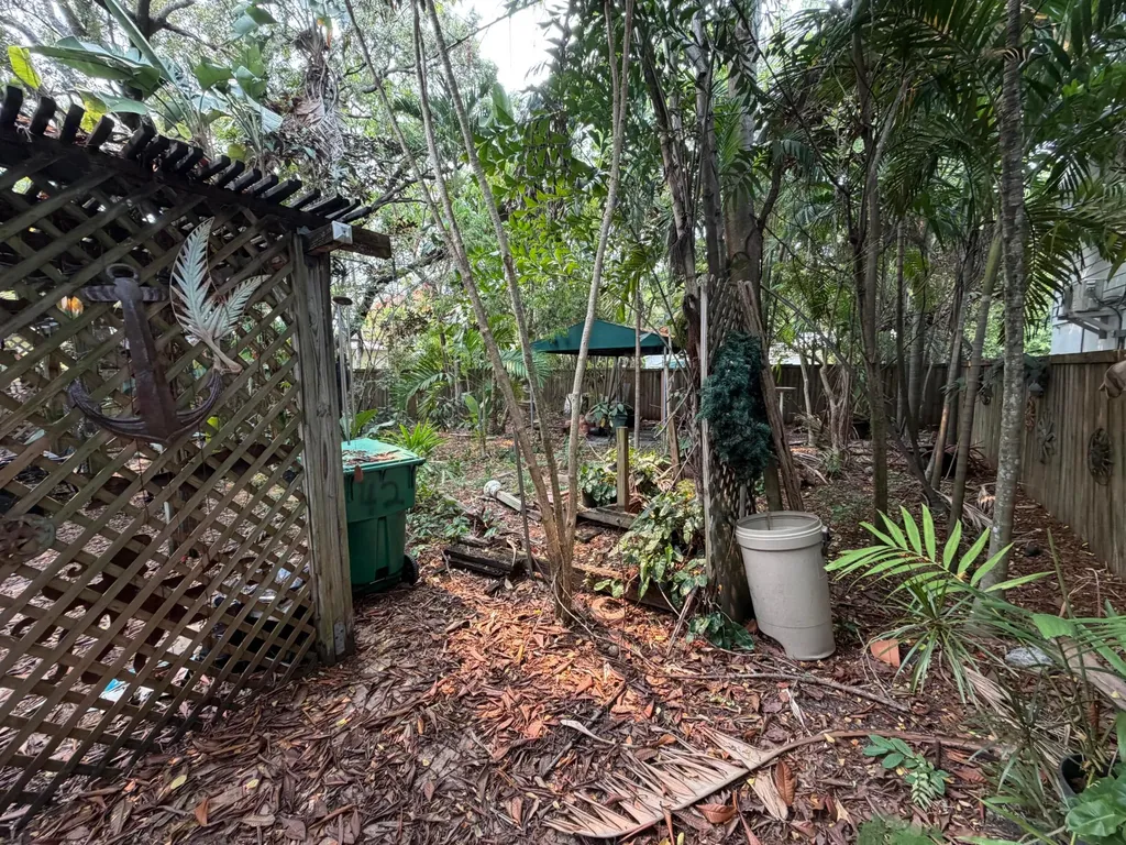 42 SW 6th Street Dania Beach FL 33004