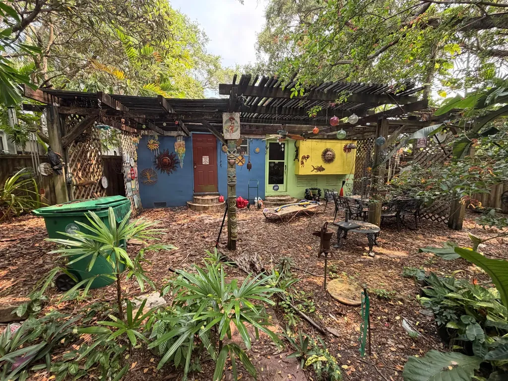 42 SW 6th Street Dania Beach FL 33004