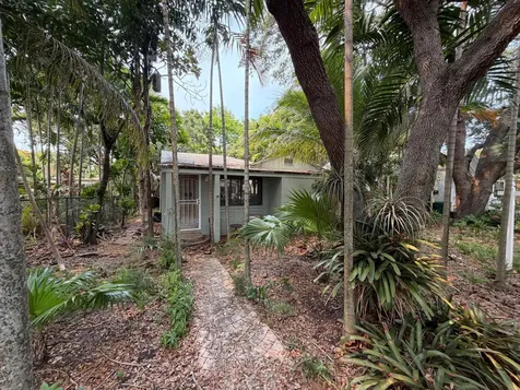 42 SW 6th Street Dania Beach FL 33004