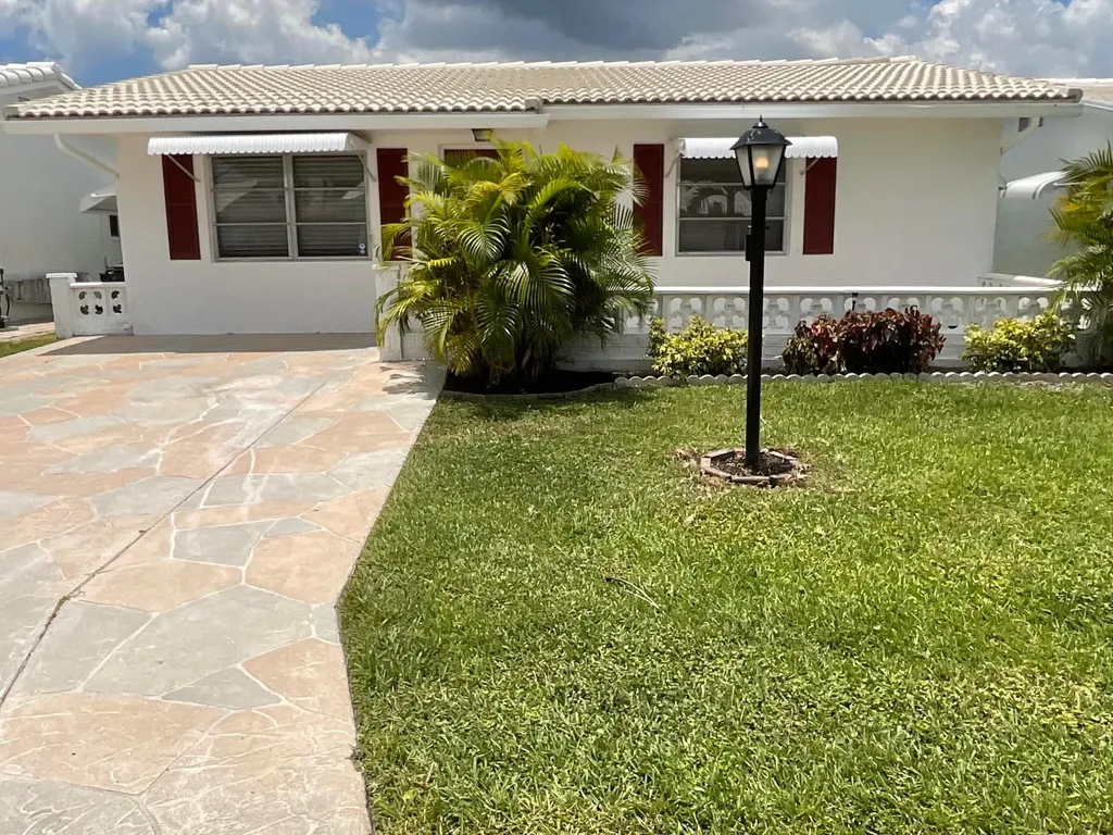 2016 SW 16th Avenue Boynton Beach FL 33426