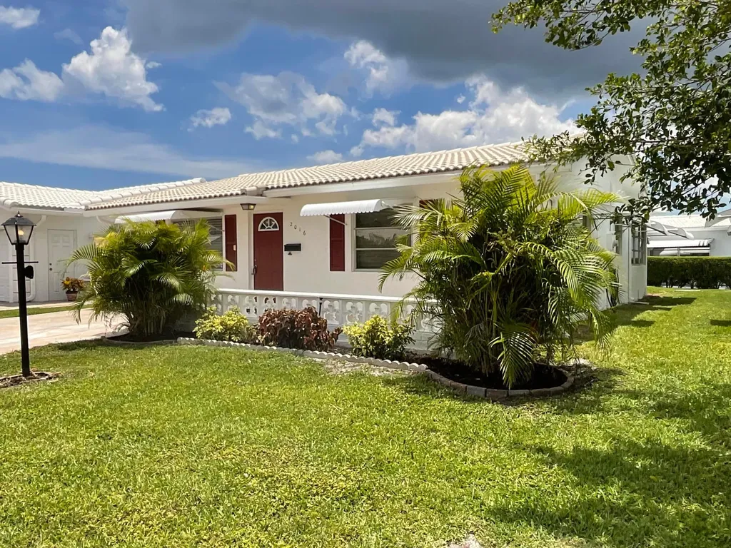 2016 SW 16th Avenue Boynton Beach FL 33426