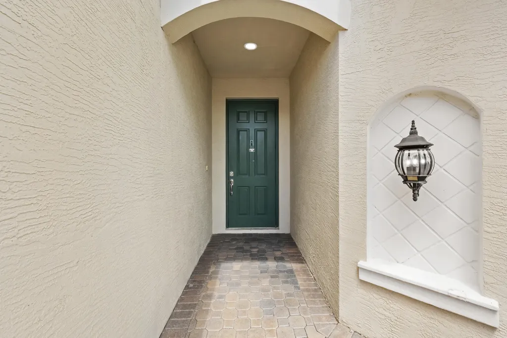 638 SW Treasure Cove Port St Lucie FL 34986