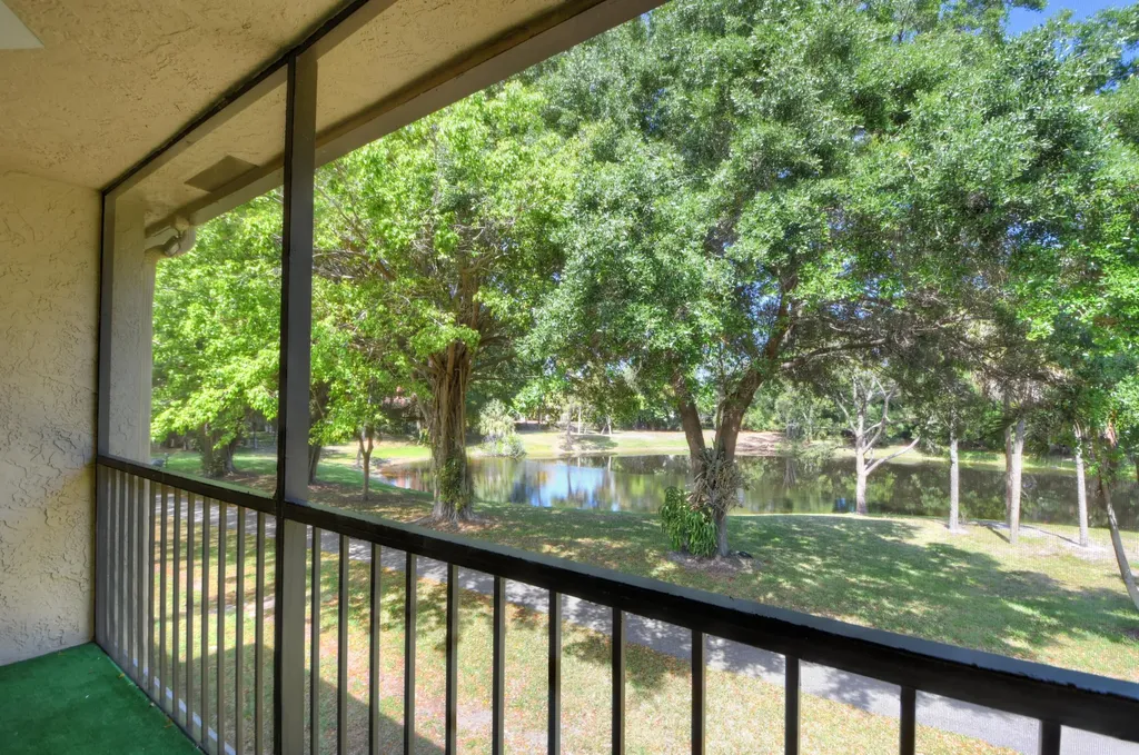 5087 Oakhill Lane Delray Beach FL 33484
