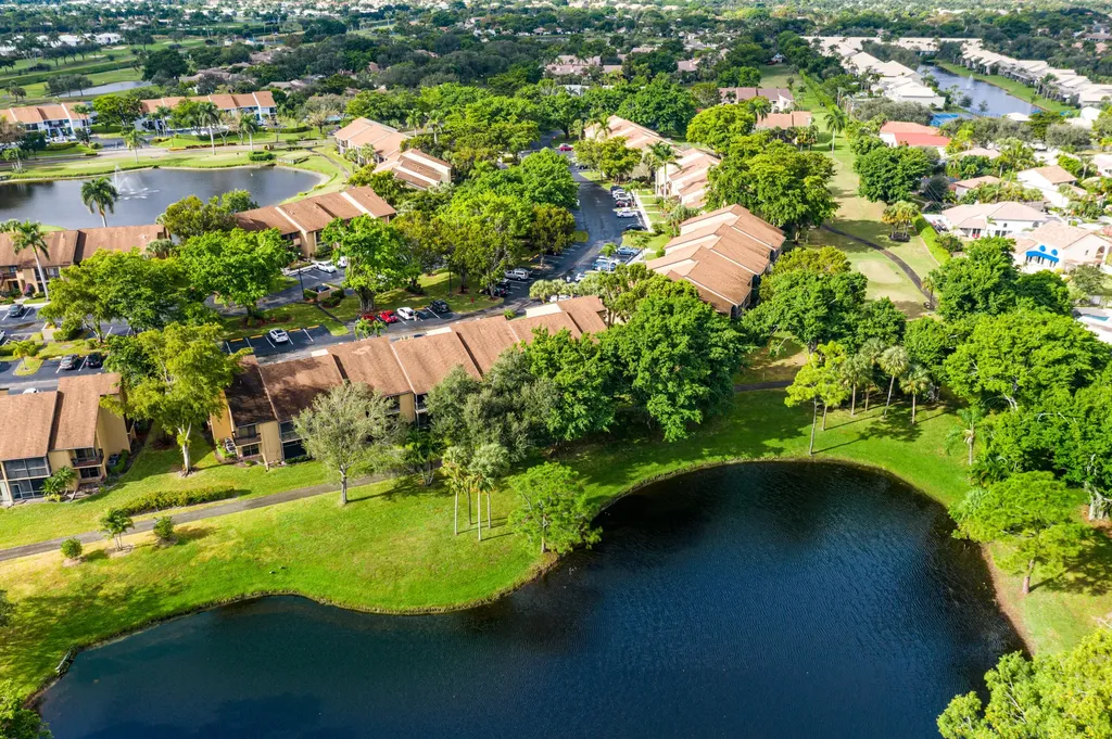 5087 Oakhill Lane Delray Beach FL 33484