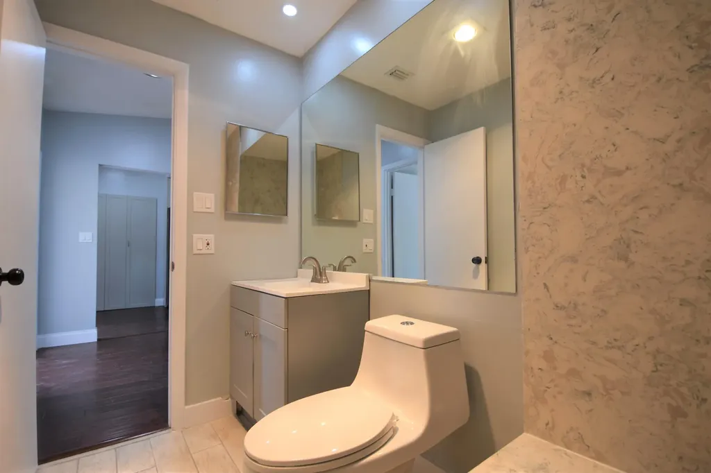 5087 Oakhill Lane Delray Beach FL 33484