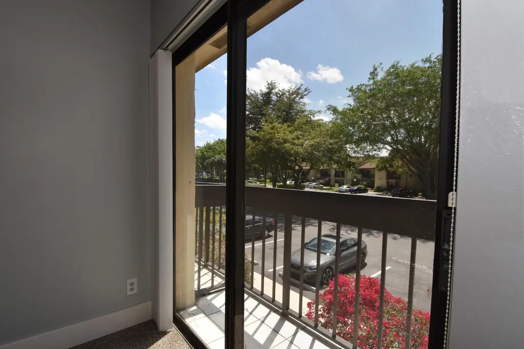 5087 Oakhill Lane Delray Beach FL 33484