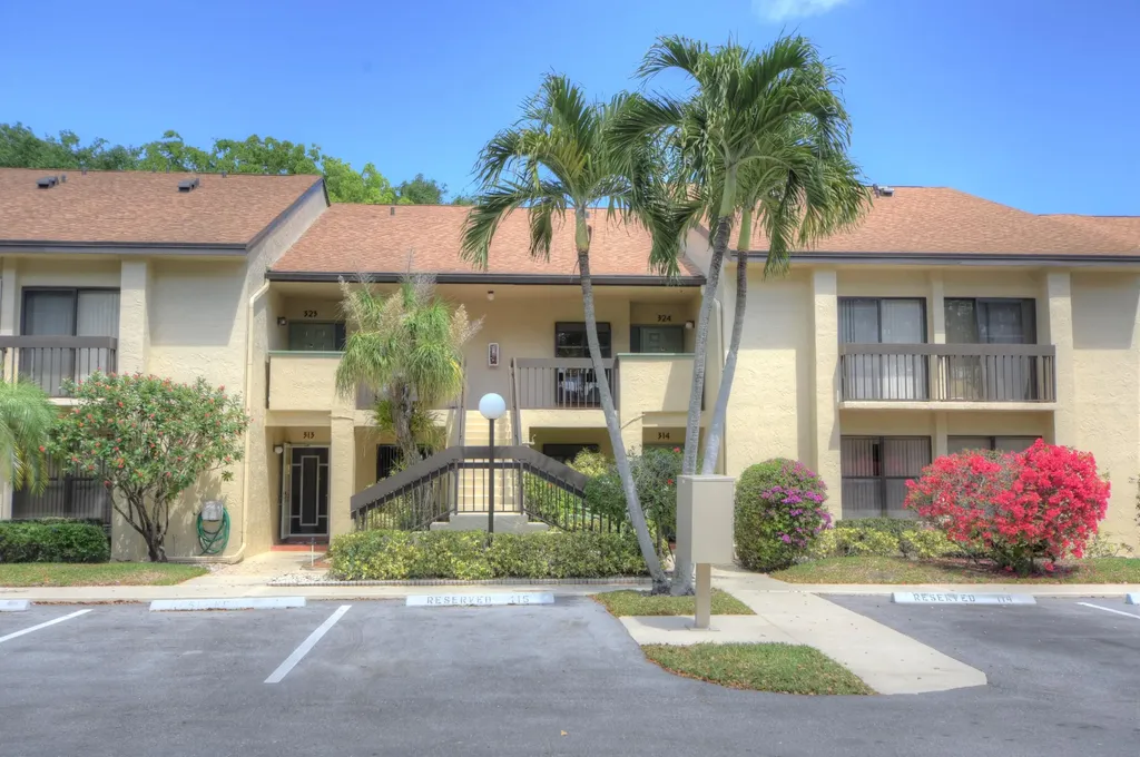 5087 Oakhill Lane Delray Beach FL 33484