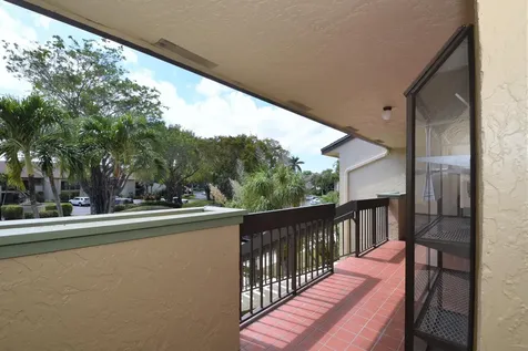 5087 Oakhill Lane Delray Beach FL 33484