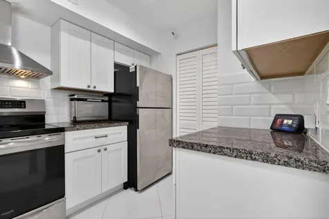 180 Yacht Club Way Hypoluxo FL 33462
