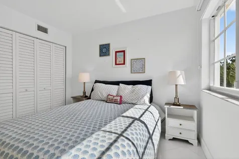180 Yacht Club Way Hypoluxo FL 33462