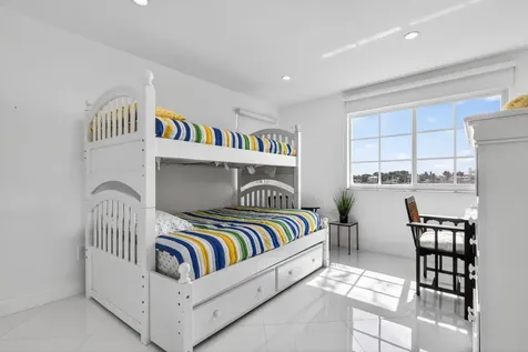 180 Yacht Club Way Hypoluxo FL 33462