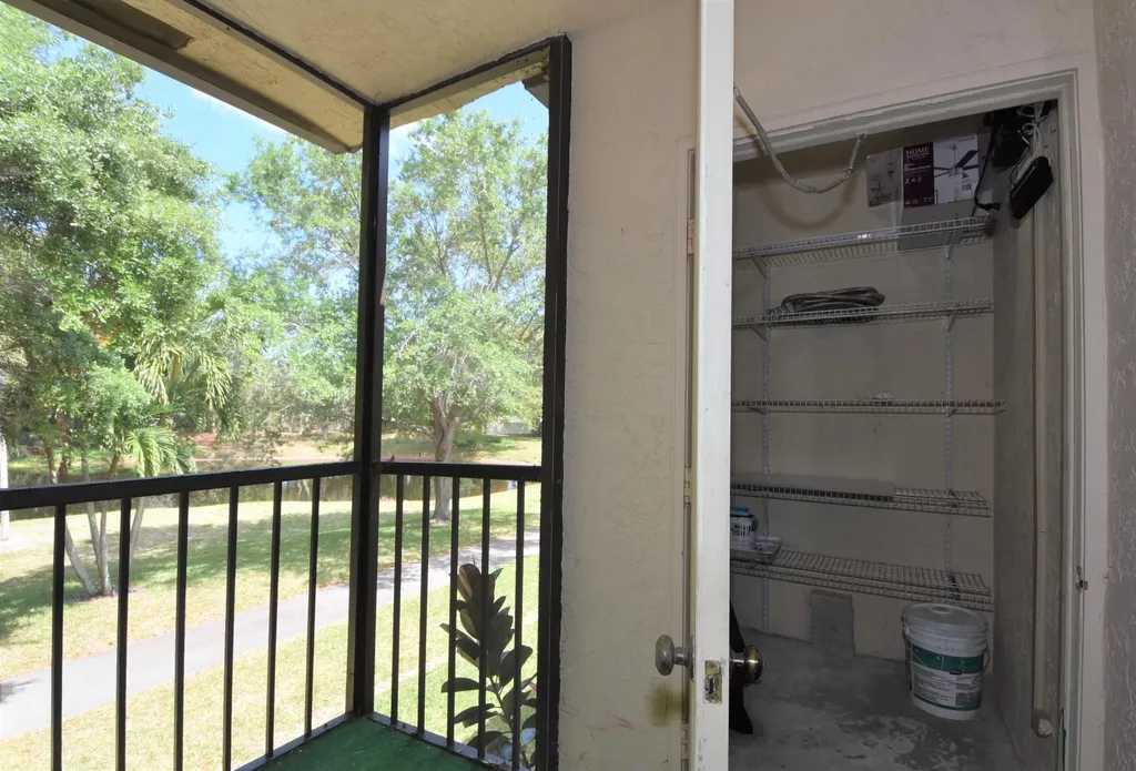 5087 Oakhill Lane Delray Beach FL 33484