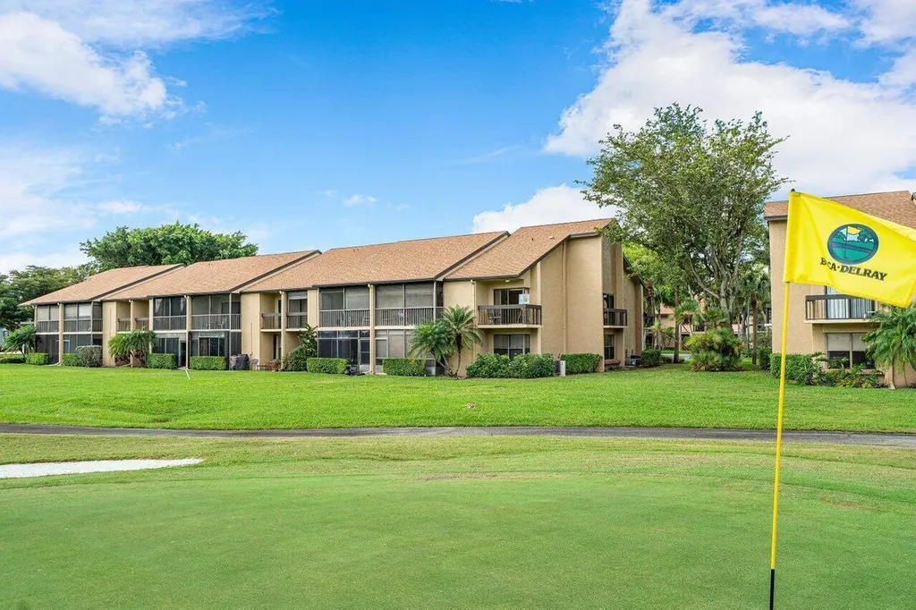 5087 Oakhill Lane Delray Beach FL 33484
