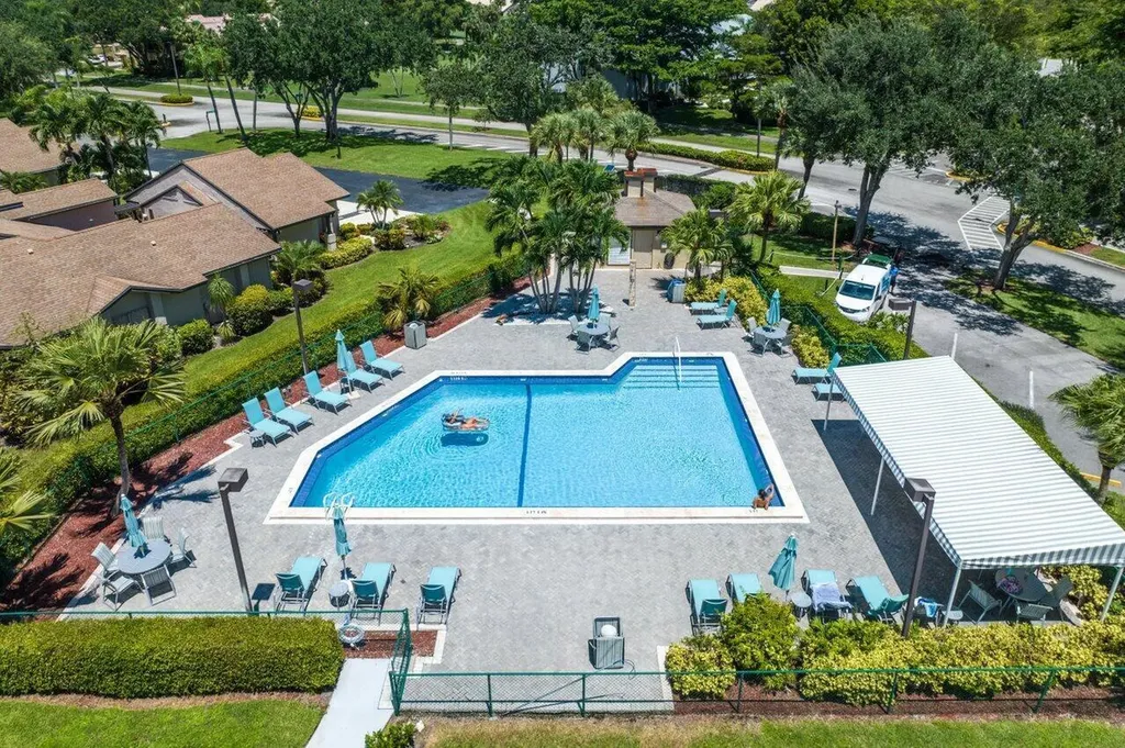 5087 Oakhill Lane Delray Beach FL 33484