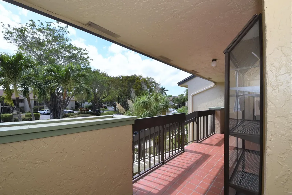 5087 Oakhill Lane Delray Beach FL 33484