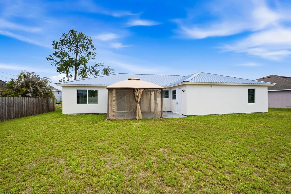 1051 SW Dubois Avenue Port St Lucie FL 34953