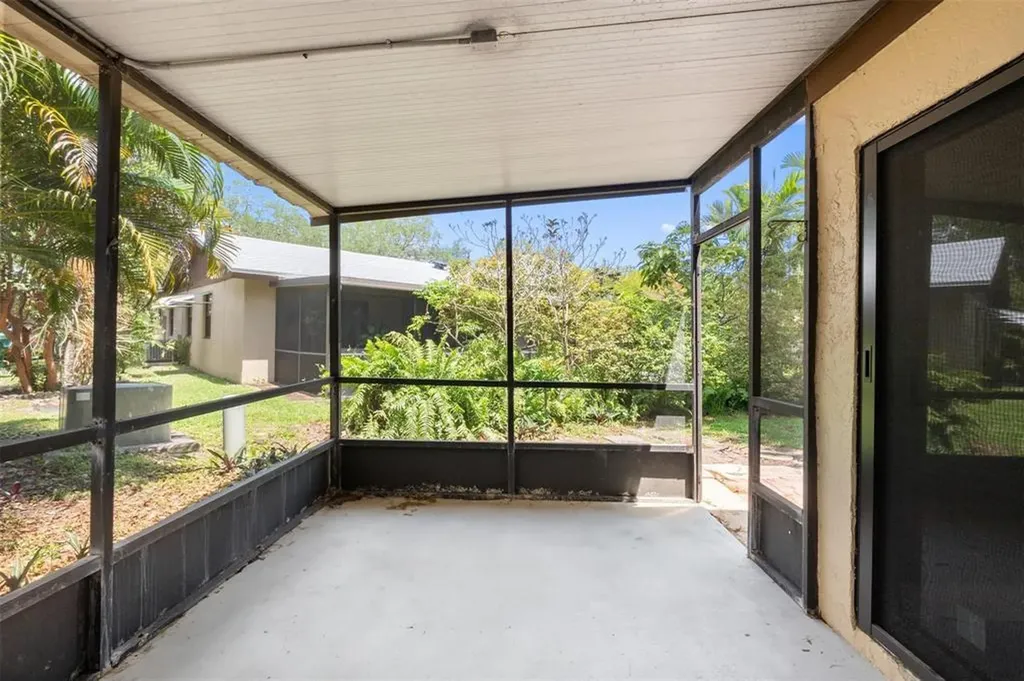 2146 Nova Village Drive Davie FL 33317