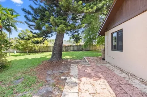 2146 Nova Village Drive Davie FL 33317