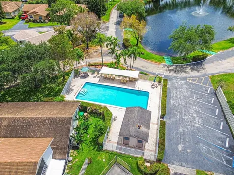2146 Nova Village Drive Davie FL 33317