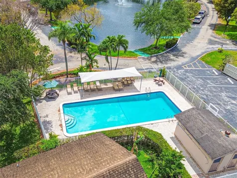 2146 Nova Village Drive Davie FL 33317