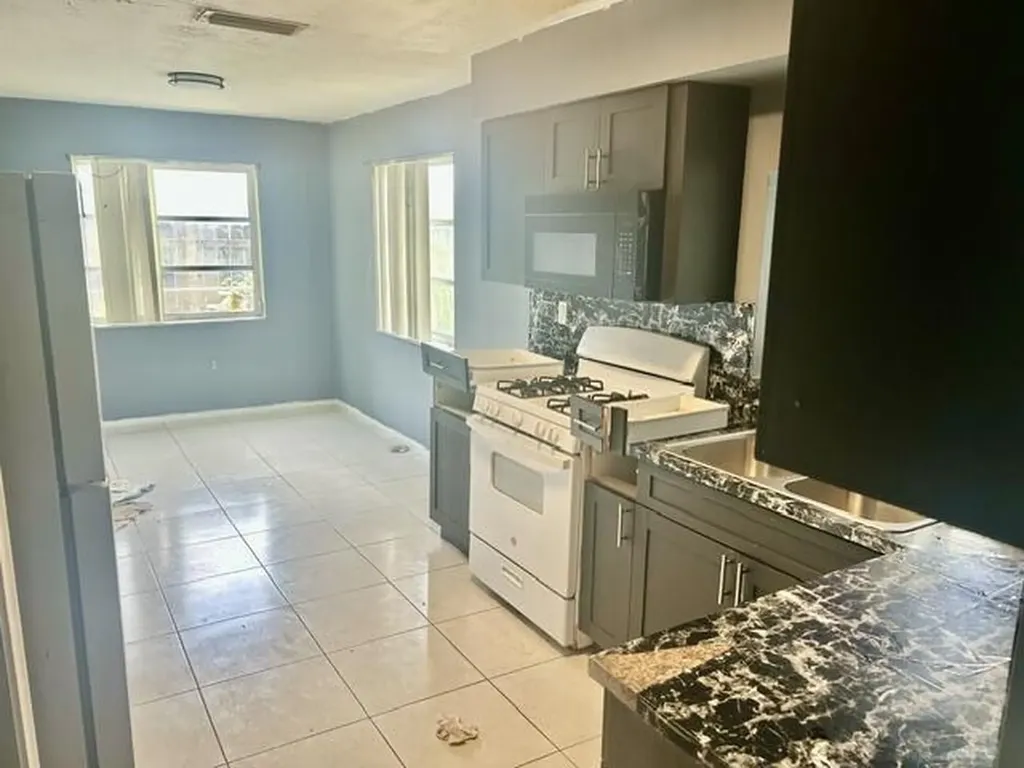 2400 NW 85th Avenue Sunrise FL 33322