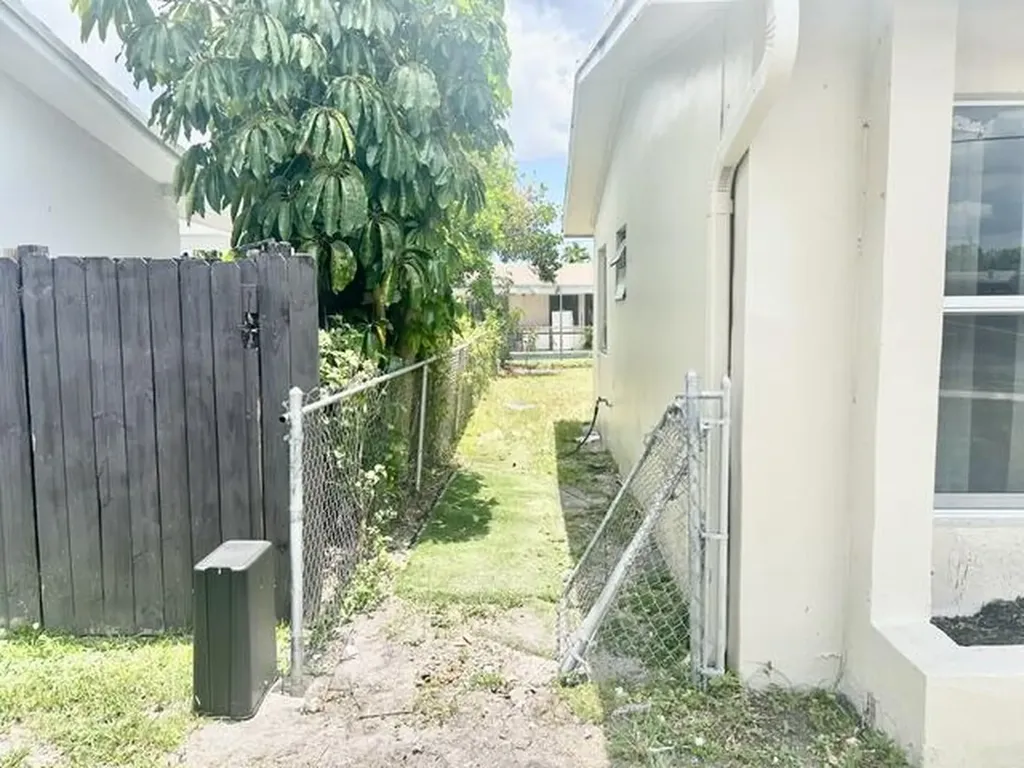2400 NW 85th Avenue Sunrise FL 33322