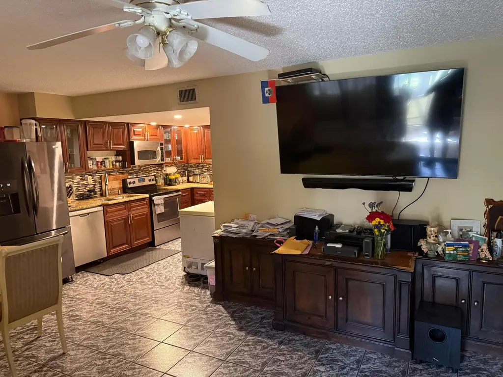 76 Ann Lee Lane Tamarac FL 33319