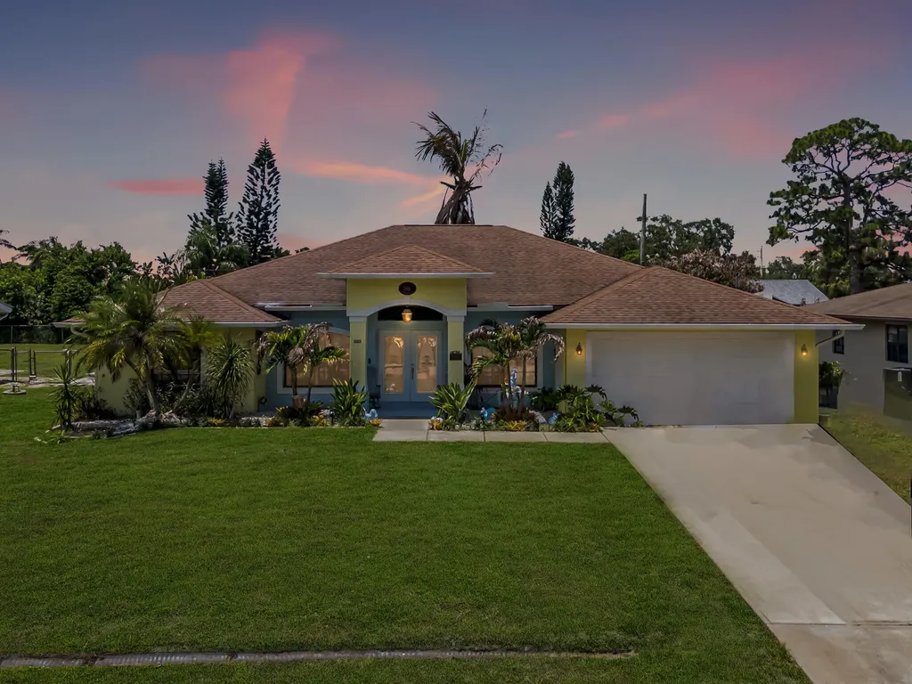 591 SE Chapman Avenue Port St Lucie FL 34984