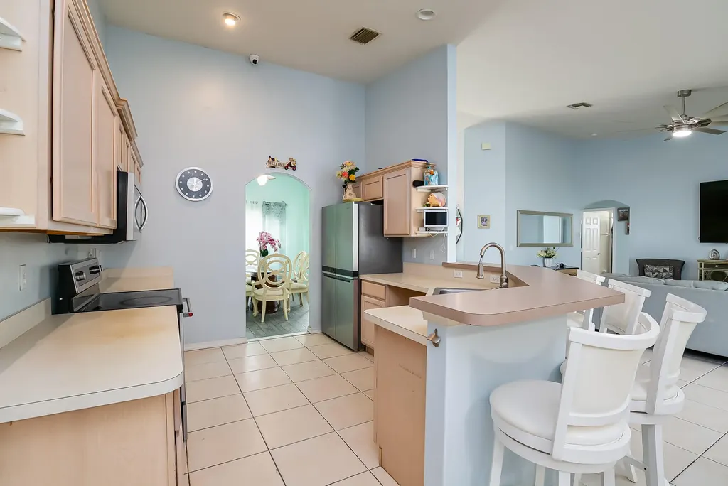 591 SE Chapman Avenue Port St Lucie FL 34984