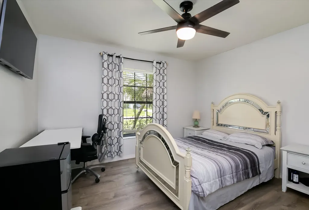 591 SE Chapman Avenue Port St Lucie FL 34984